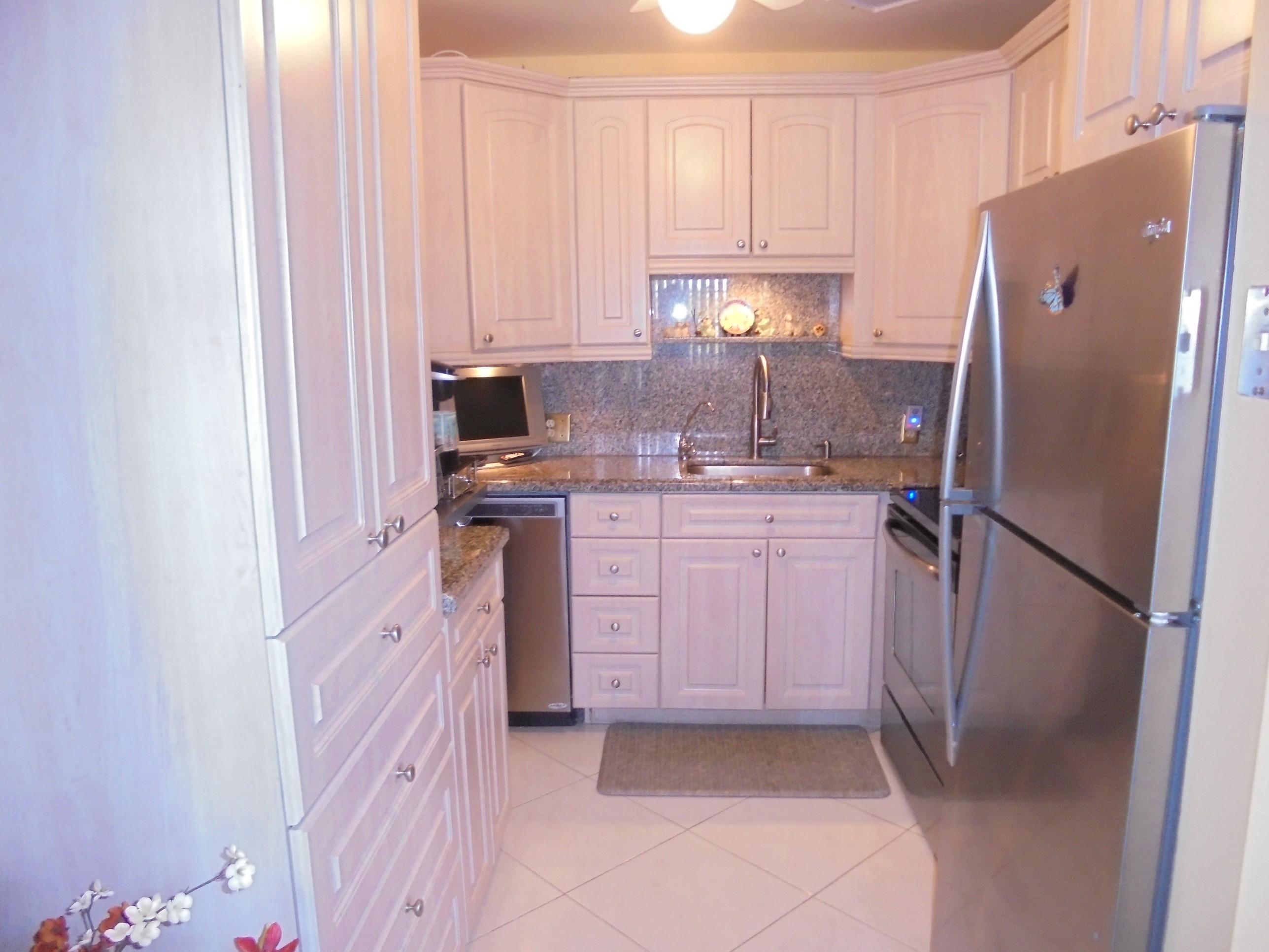 73 Preston F Boca Raton, FL 33434 - Photo 5 of 14 002