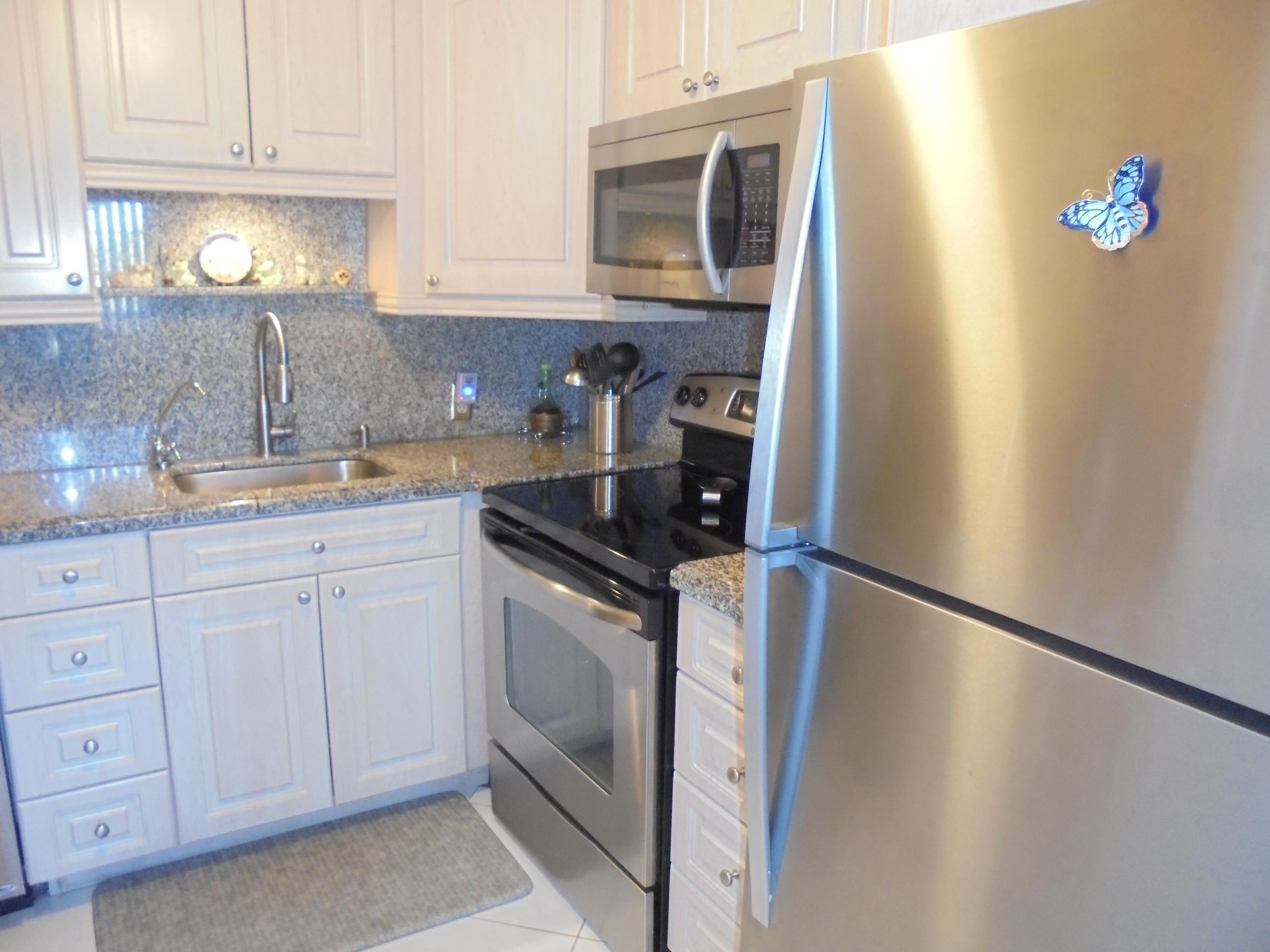 73 Preston F Boca Raton, FL 33434 - Photo 8 of 14 005
