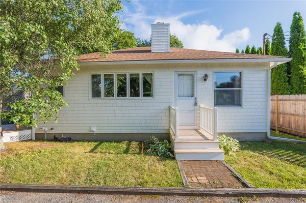 $689,000 | 137 Kingstown Road, Narragansett, RI 02882