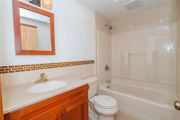 $689,000 | 137 Kingstown Road, Narragansett, RI 02882