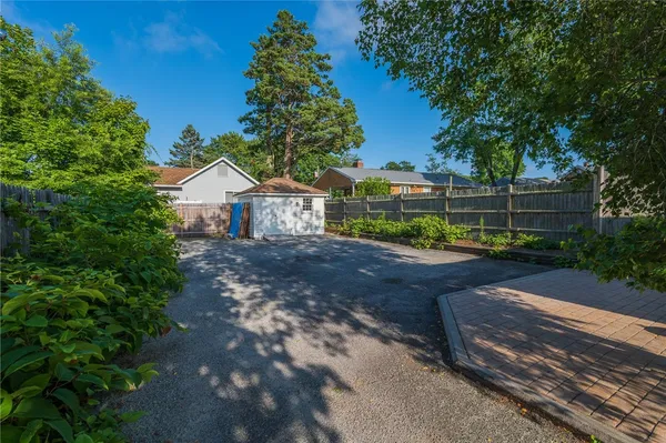 $689,000 | 137 Kingstown Road, Narragansett, RI 02882