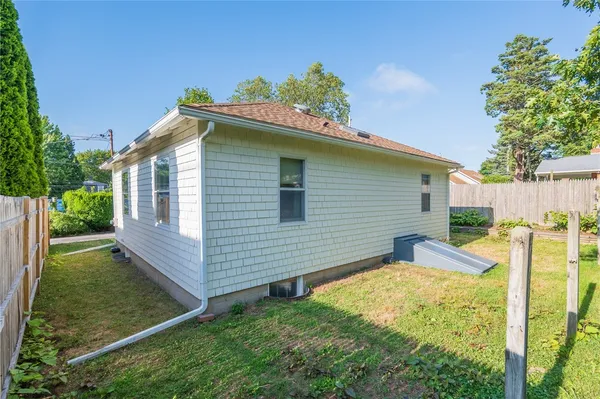 $689,000 | 137 Kingstown Road, Narragansett, RI 02882