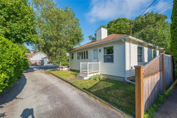 $689,000 | 137 Kingstown Road, Narragansett, RI 02882