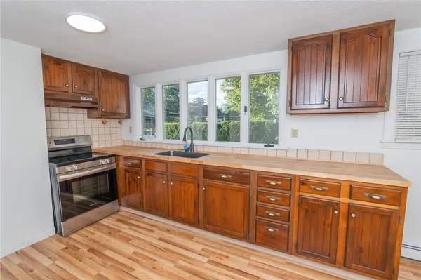 $689,000 | 137 Kingstown Road, Narragansett, RI 02882