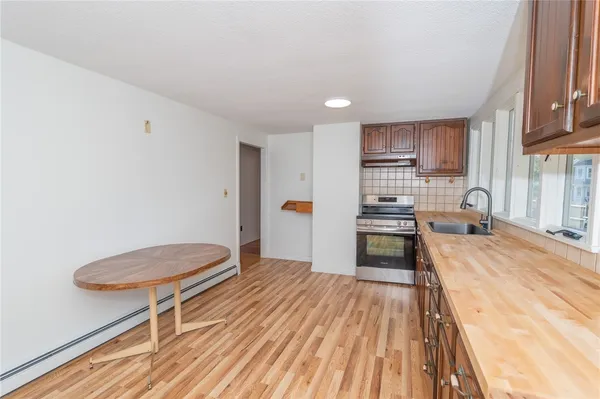 $689,000 | 137 Kingstown Road, Narragansett, RI 02882