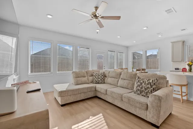 $2,000 | 17210 Pentland Hls Way, Hockley, TX 77447