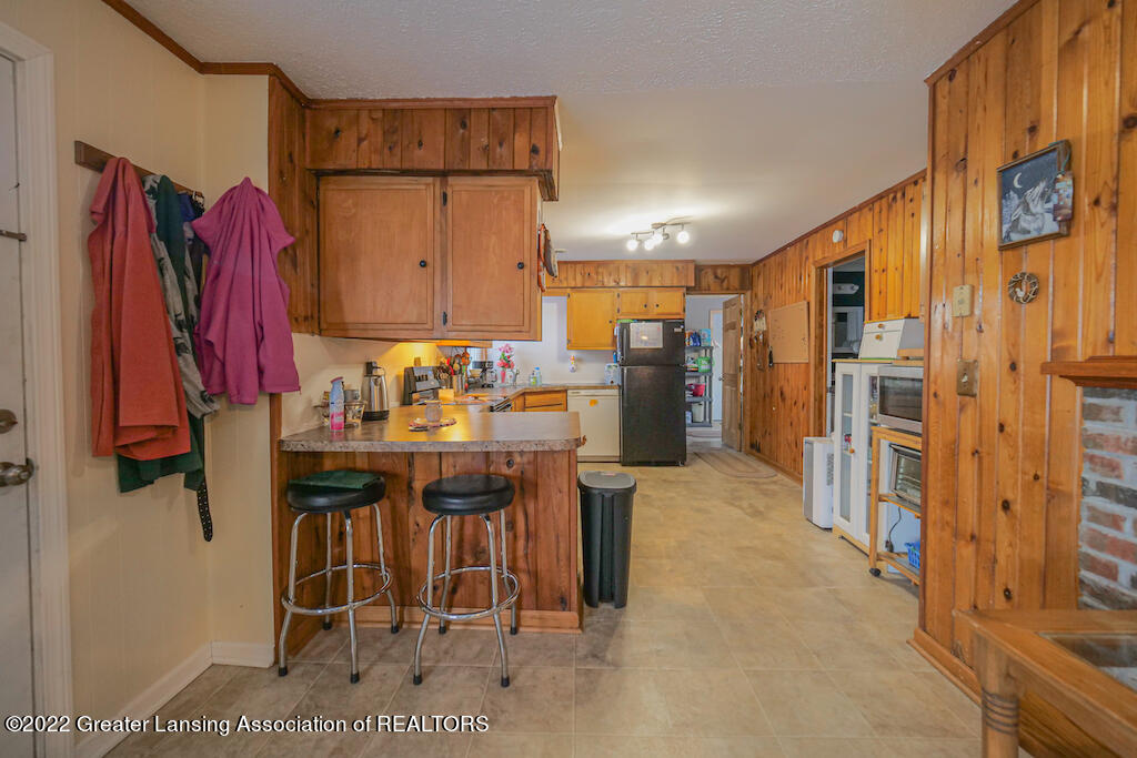 5760 Park Lake Road Bath, MI 48808 - Photo 8 of 24 Entry/Kitchen