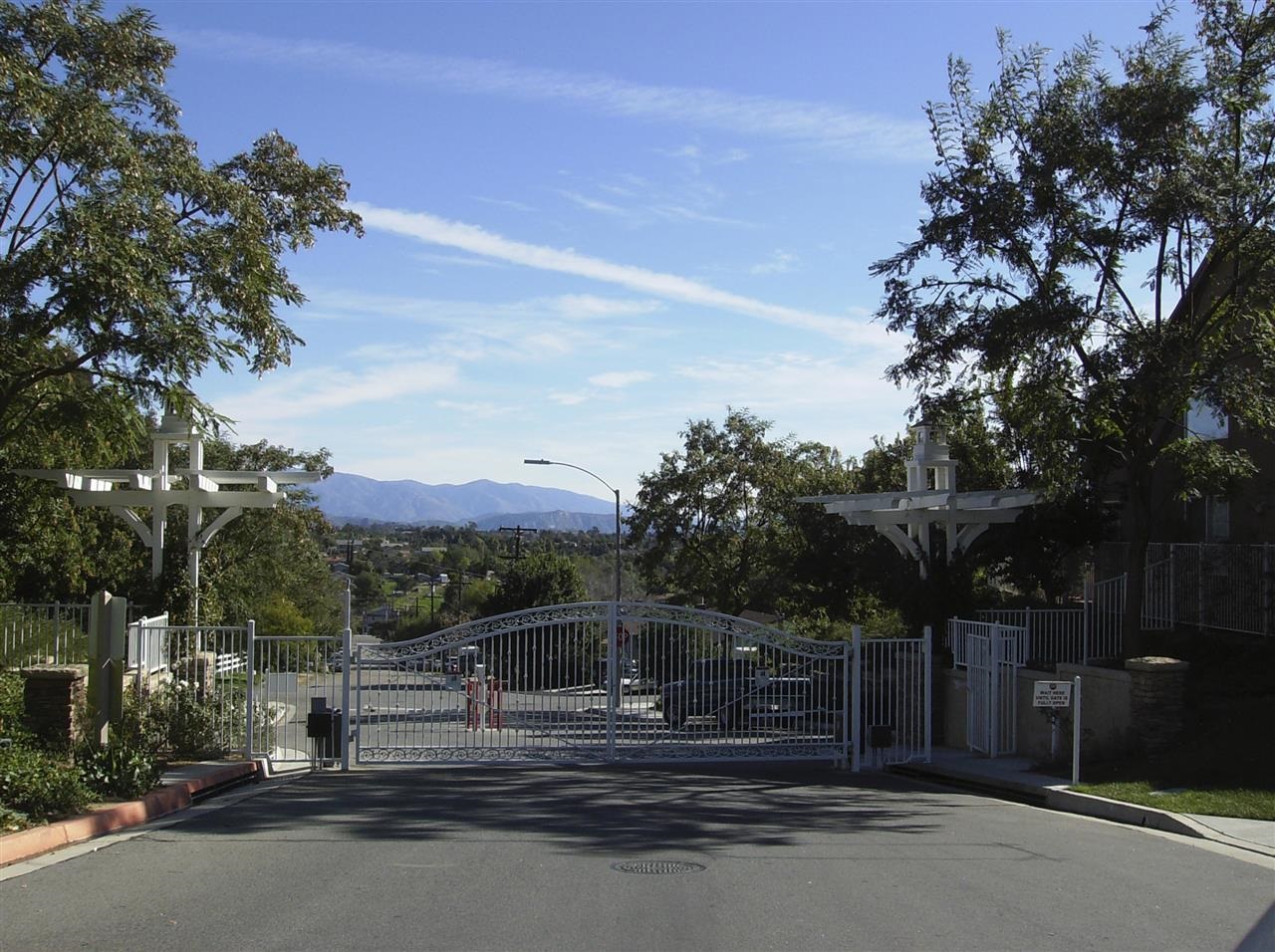 515 Poets Square Fallbrook, CA 92028 - Photo 2 of 14