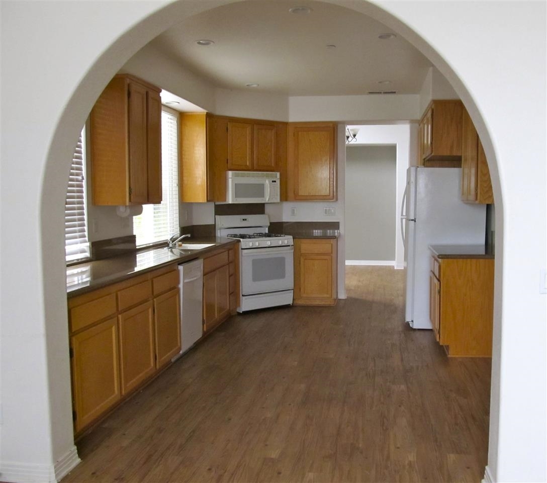 515 Poets Square Fallbrook, CA 92028 - Photo 3 of 14