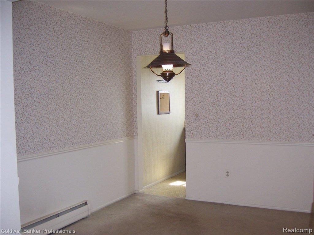 2655 East Maple Road, Unit 10 Birmingham, MI 48009 - Photo 5 of 11 DINING RM
