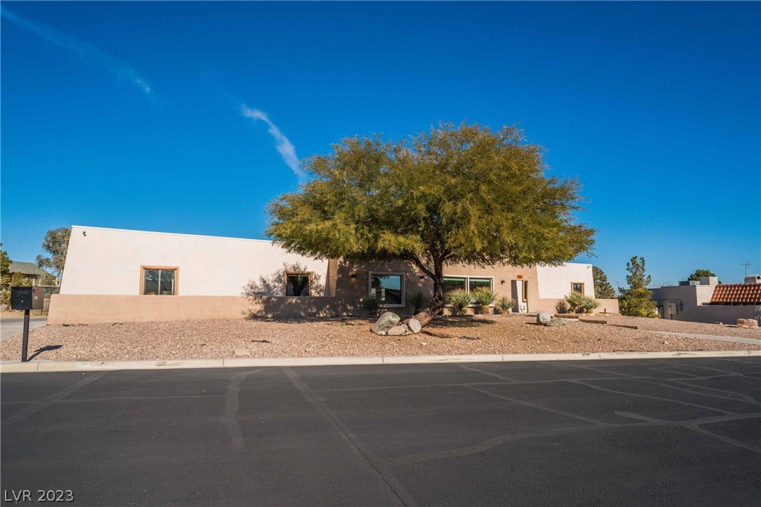 2105 South Cimarron Road Las Vegas, NV 89117 - Photo 1 of 51