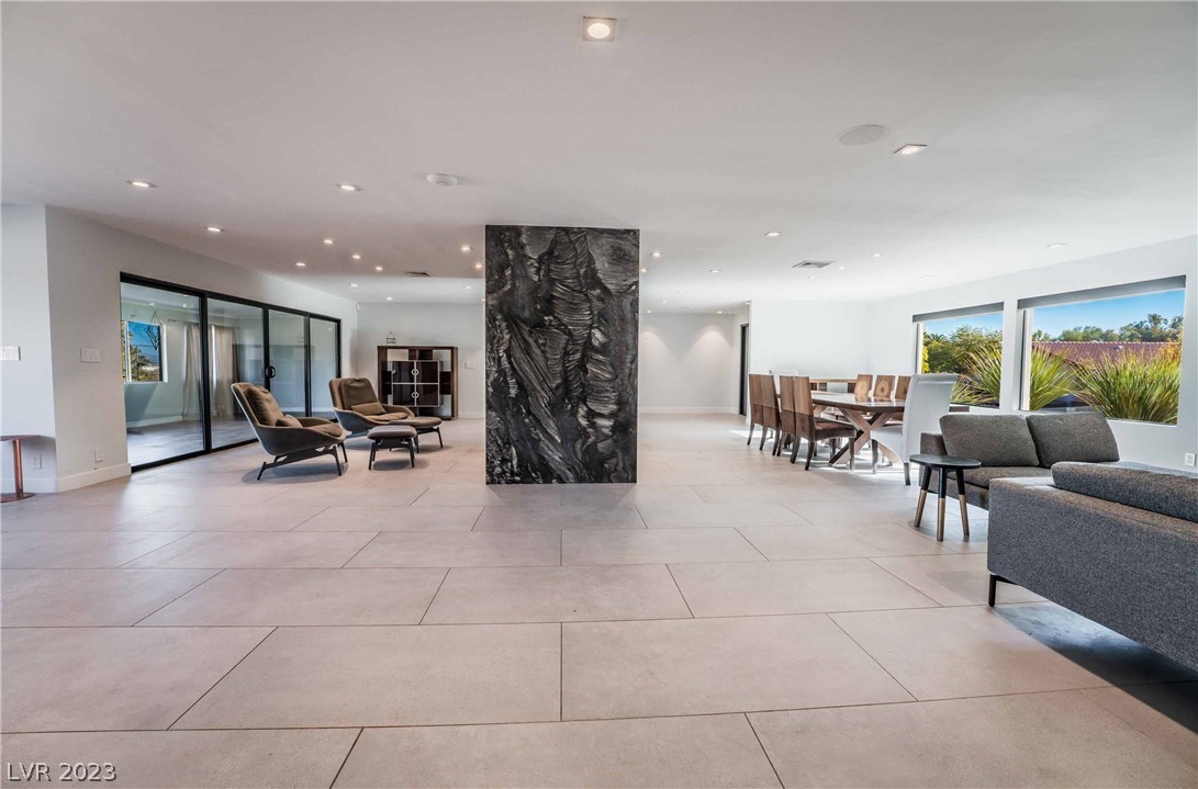 2105 South Cimarron Road Las Vegas, NV 89117 - Photo 11 of 51