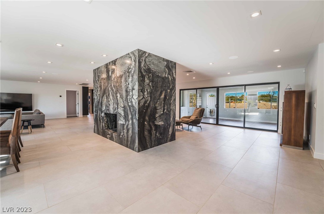 2105 South Cimarron Road Las Vegas, NV 89117 - Photo 18 of 51