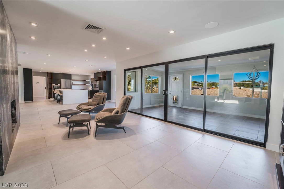 2105 South Cimarron Road Las Vegas, NV 89117 - Photo 19 of 51