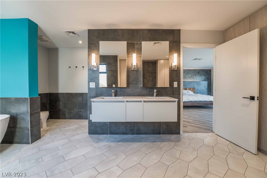 2105 South Cimarron Road Las Vegas, NV 89117 - Photo 27 of 51