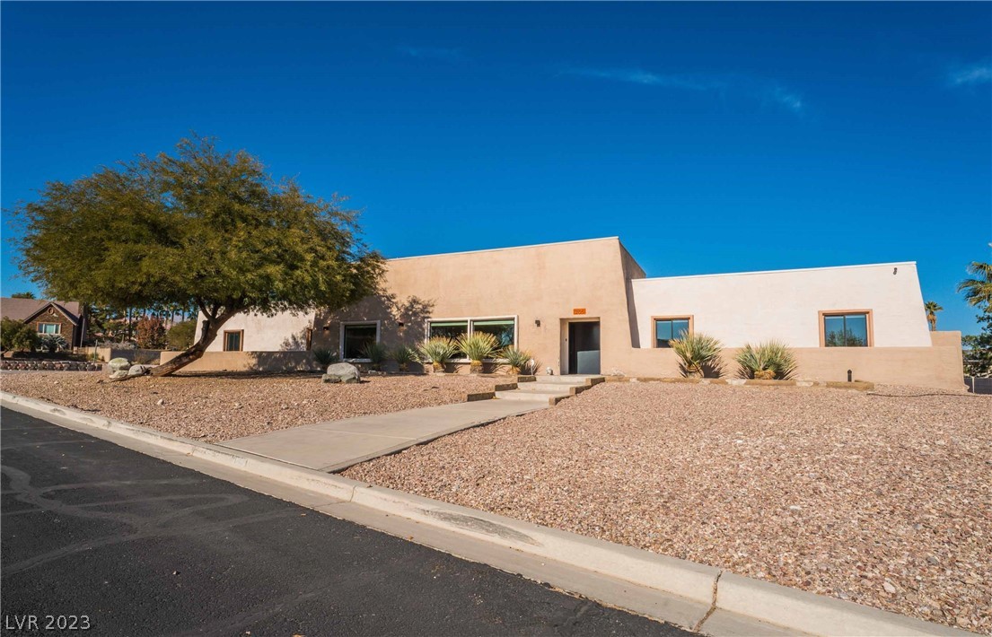 2105 South Cimarron Road Las Vegas, NV 89117 - Photo 3 of 51