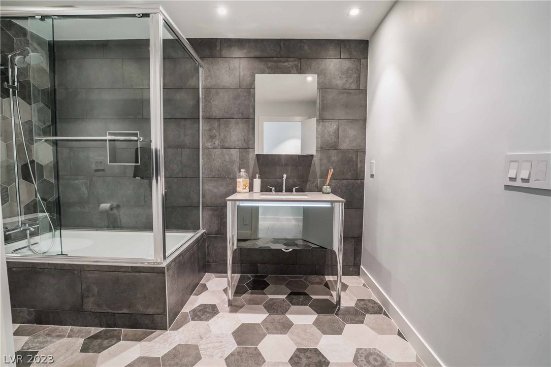 2105 South Cimarron Road Las Vegas, NV 89117 - Photo 31 of 51