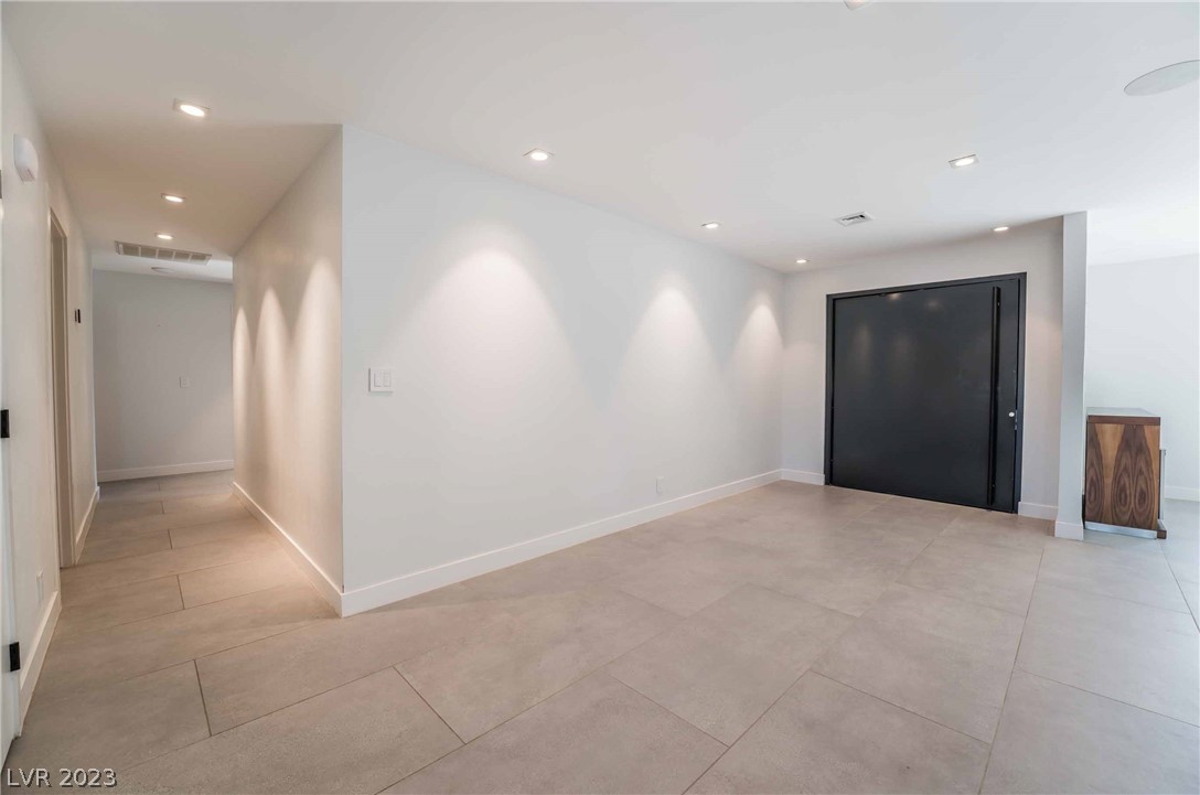 2105 South Cimarron Road Las Vegas, NV 89117 - Photo 6 of 51