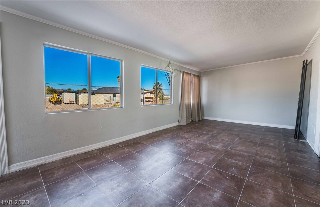 2105 South Cimarron Road Las Vegas, NV 89117 - Photo 7 of 51