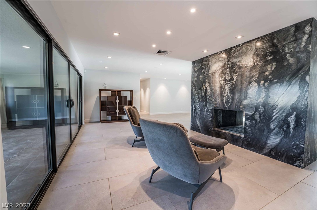 2105 South Cimarron Road Las Vegas, NV 89117 - Photo 8 of 51