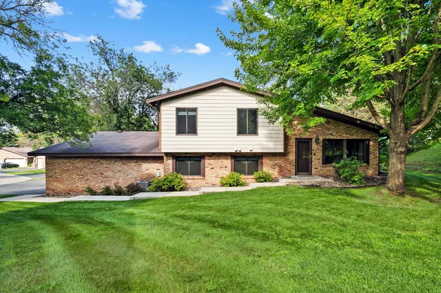 $369,900 | 1095 Weston Lane North, Plymouth, MN 55447