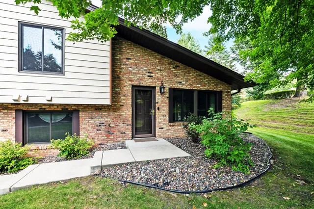 $369,900 | 1095 Weston Lane North, Plymouth, MN 55447