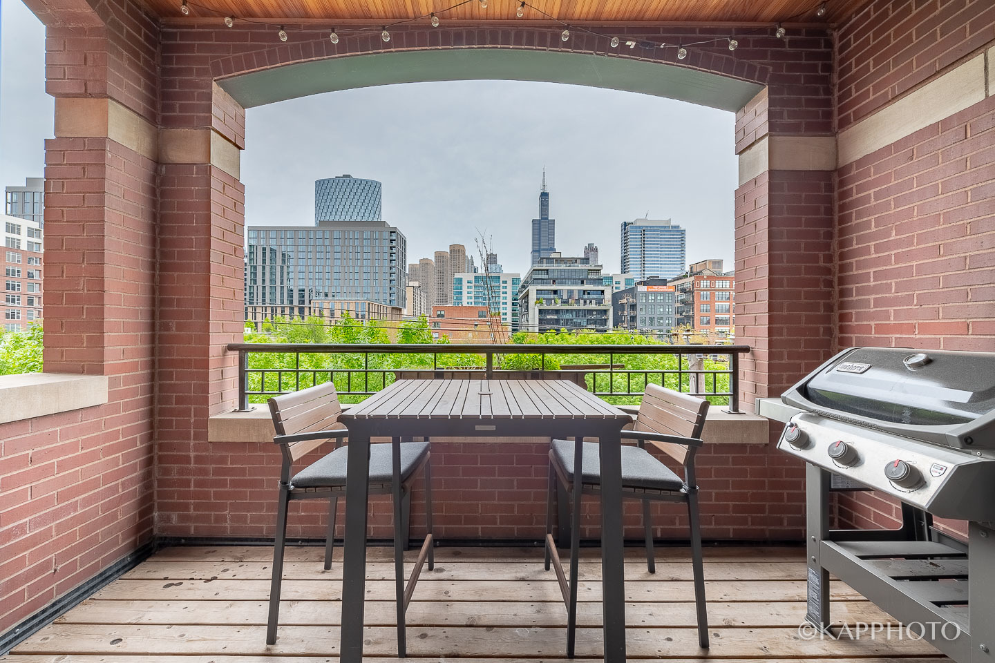 106 South Sangamon Street, Unit 3N Chicago, IL 60607 - Photo 6 of 27 a patio with table and chairs