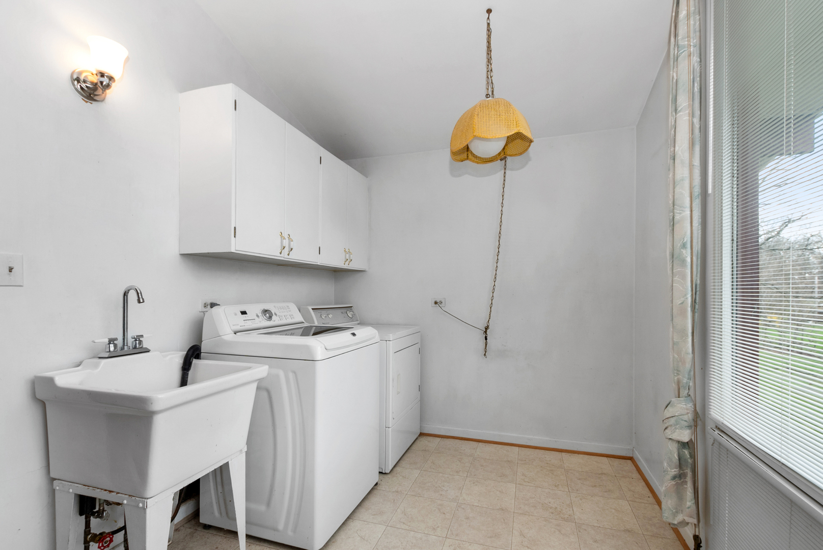 20009 East Brightway Road Mokena, IL 60448 - Photo 18 of 37 a room with a sink a window and appliances