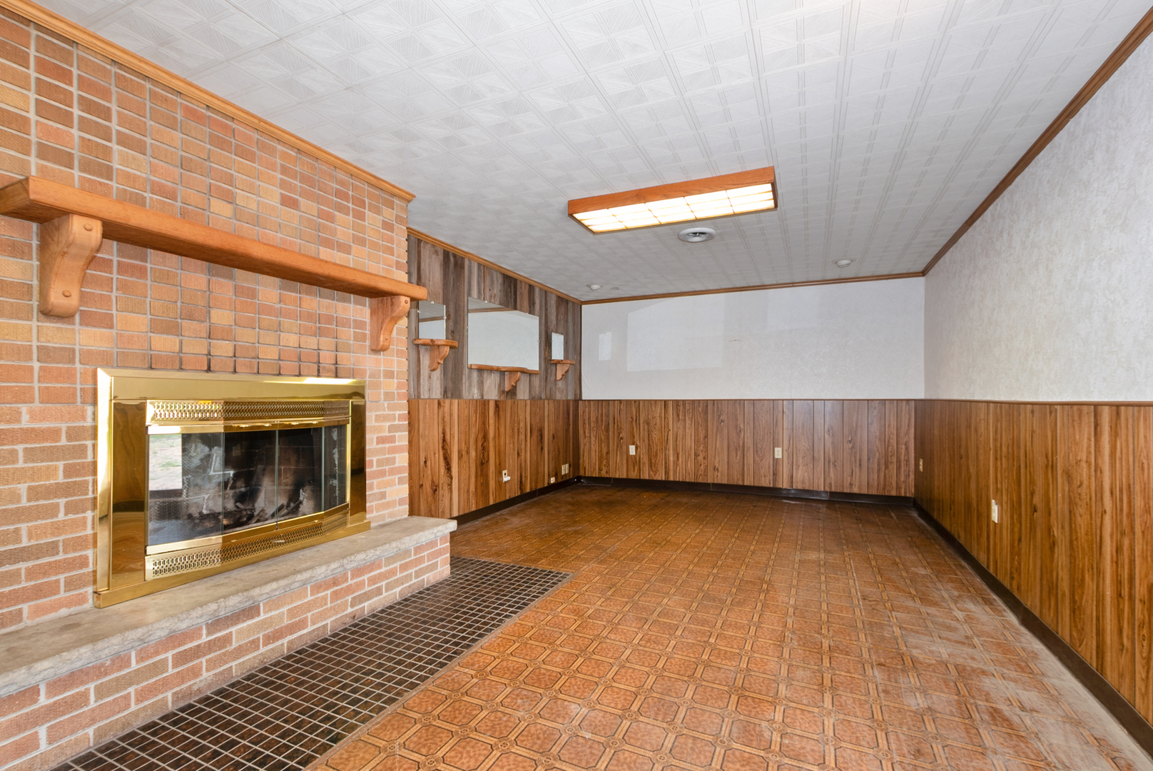 20009 East Brightway Road Mokena, IL 60448 - Photo 27 of 37 a view of a livingroom with a fireplace