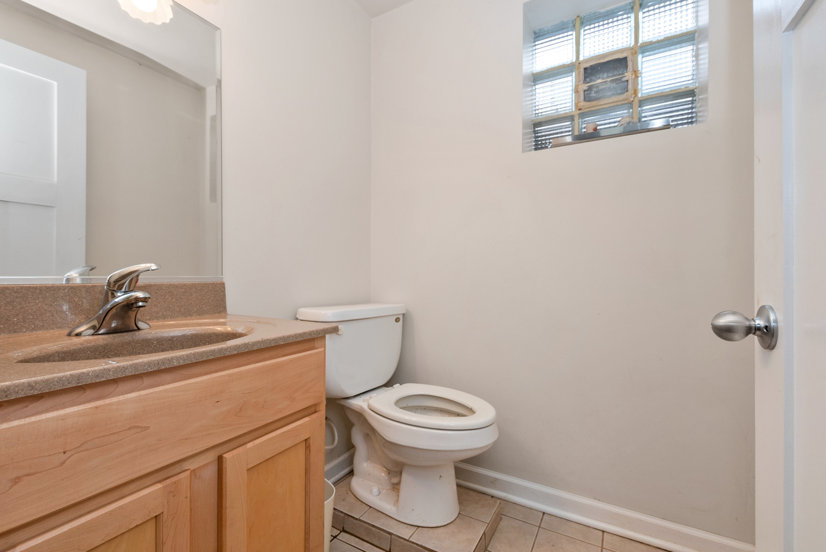 20009 East Brightway Road Mokena, IL 60448 - Photo 30 of 37 a bathroom with a toilet a sink and mirror