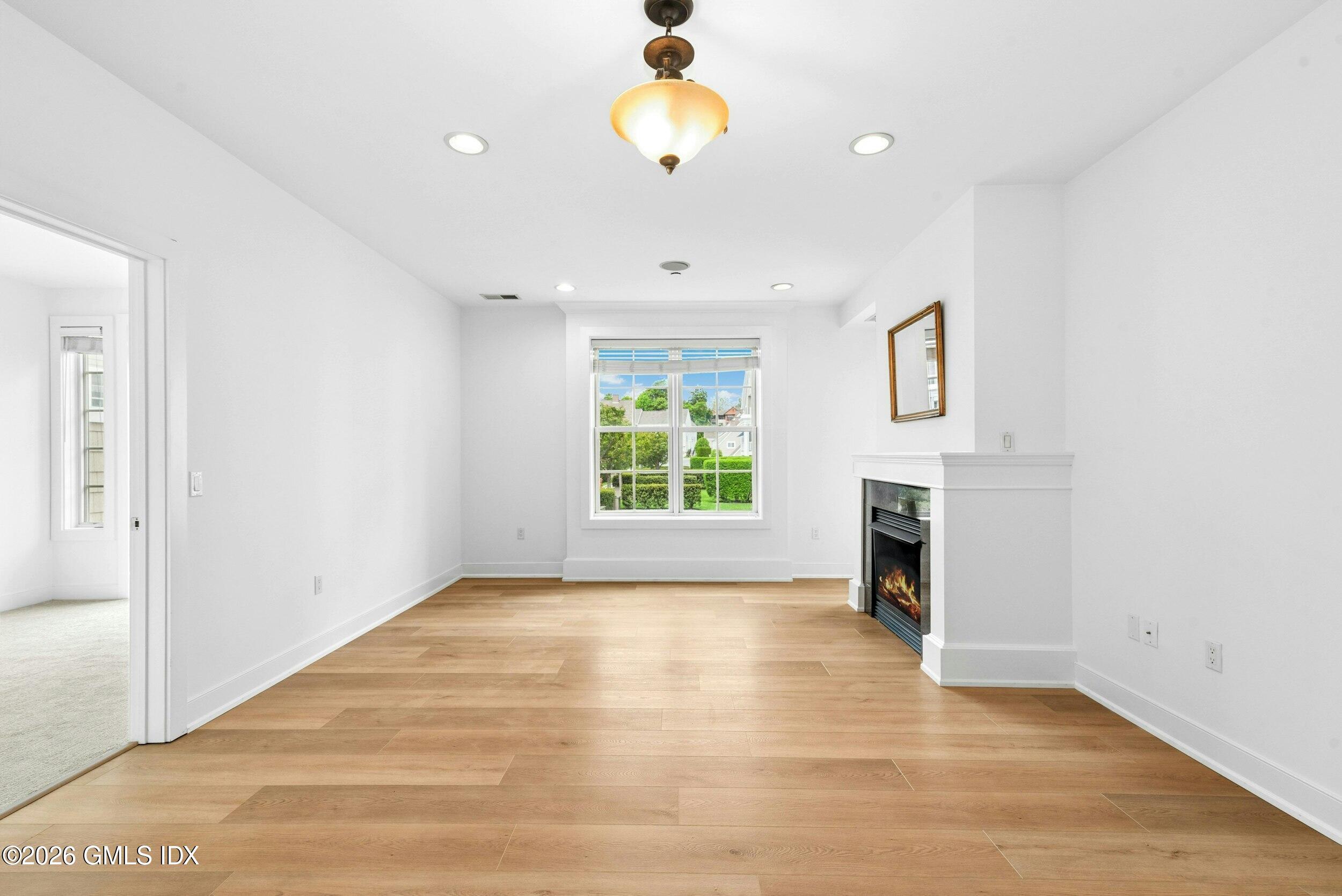 77 Havemeyer Lane, Unit 310 Stamford, CT 06902 - Photo 7 of 24 Living/Dining