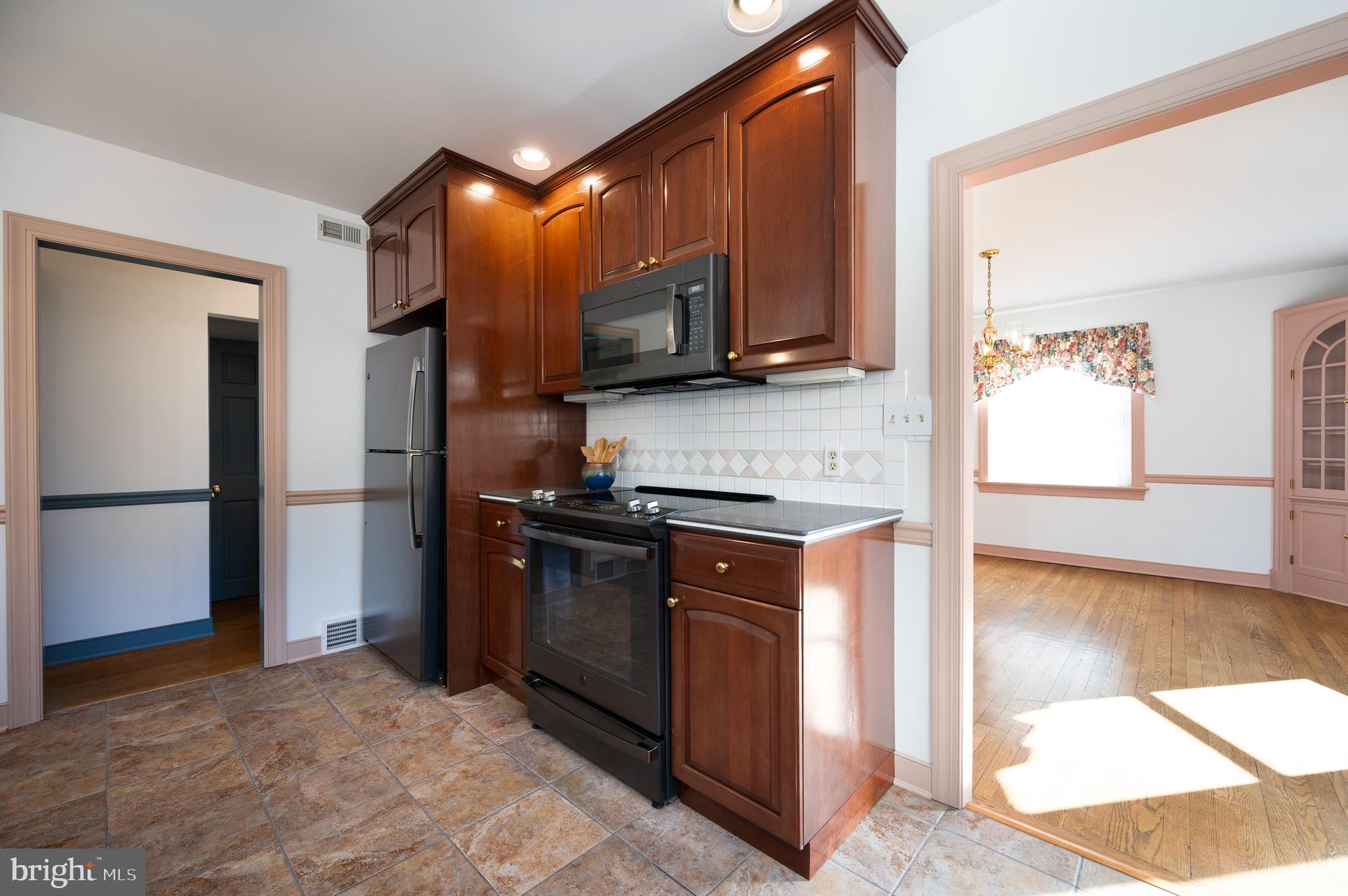 1507 Spring Lane Wilmington, DE 19809 - Photo 14 of 51 Updated kitchen