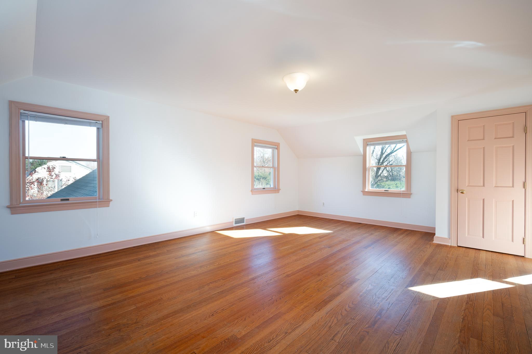 1507 Spring Lane Wilmington, DE 19809 - Photo 22 of 51 Bright primary suite