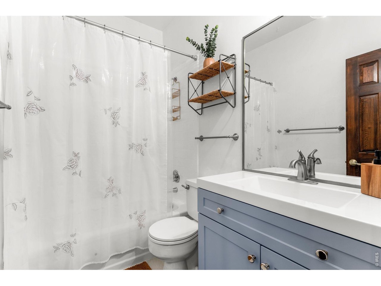 402 Broken Fence Road Boulder, CO 80302 - Photo 16 of 44 Updated main level shared full bathroom