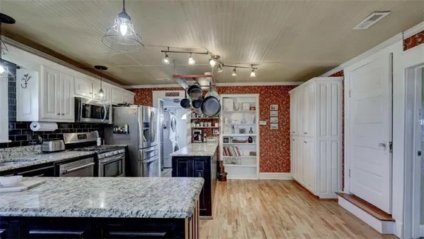 $254,000 | 3617 Southwest Center Road, Columbus, KS 66725