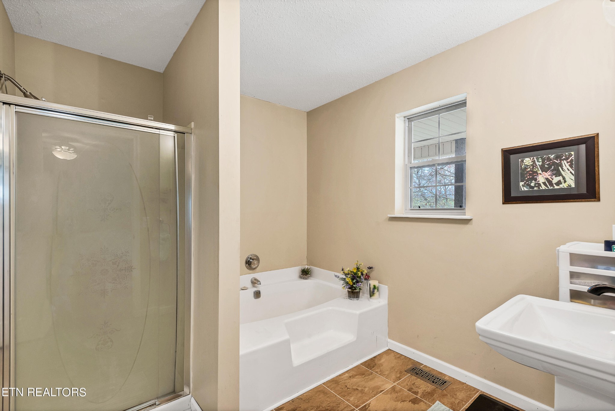 165 Colditz Oneida, TN 37841 - Photo 31 of 57 a bathroom with a sink and a mirror