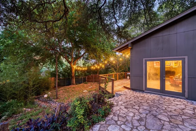 $895,000 | 907 The High Road, Austin, TX 78746