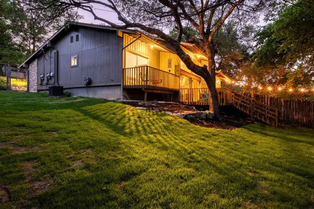 $895,000 | 907 The High Road, Austin, TX 78746