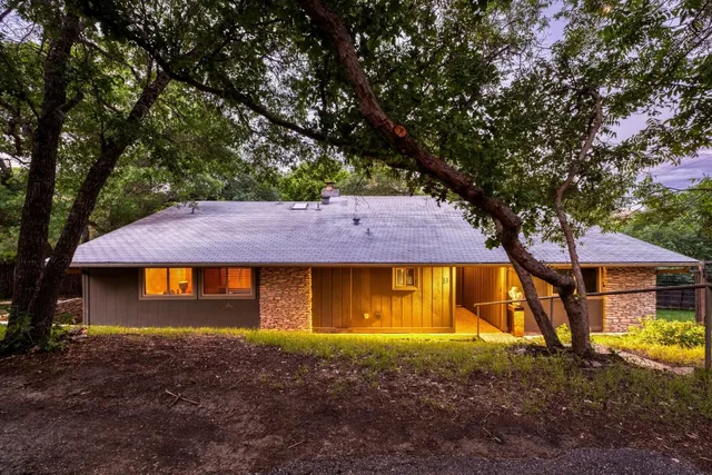 $895,000 | 907 The High Road, Austin, TX 78746