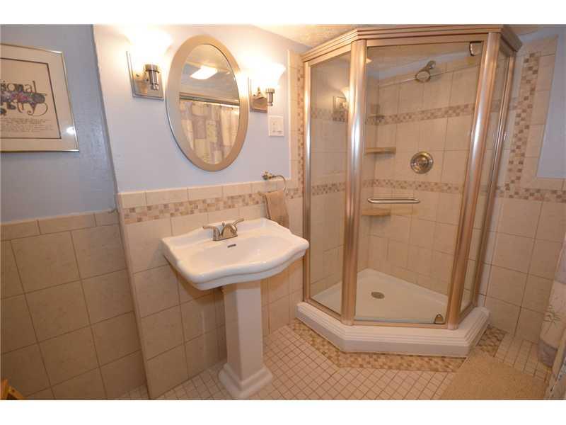 4887 East Willock Road Baldwin, PA 15227 - Photo 14 of 18 Full Bath.
