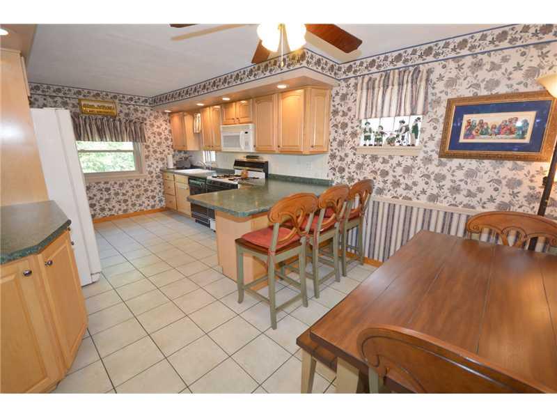 4887 East Willock Road Baldwin, PA 15227 - Photo 5 of 18 Kitchen.