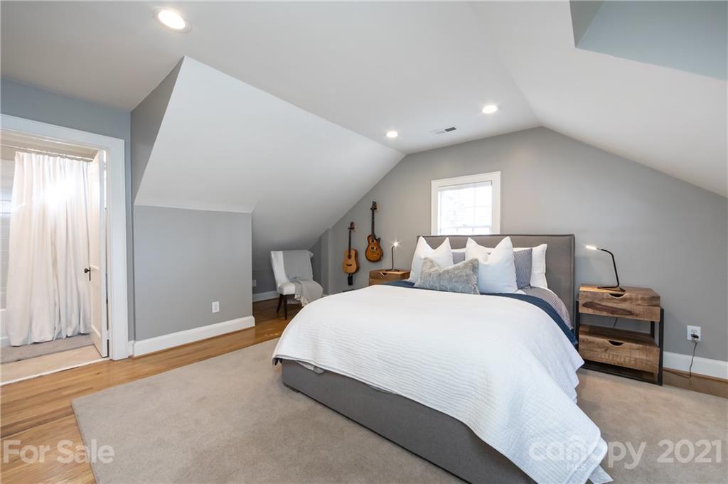 2901 Idlewood Circle Charlotte, NC 28209 - Photo 34 of 48 a spacious bedroom with a bed and a lamp