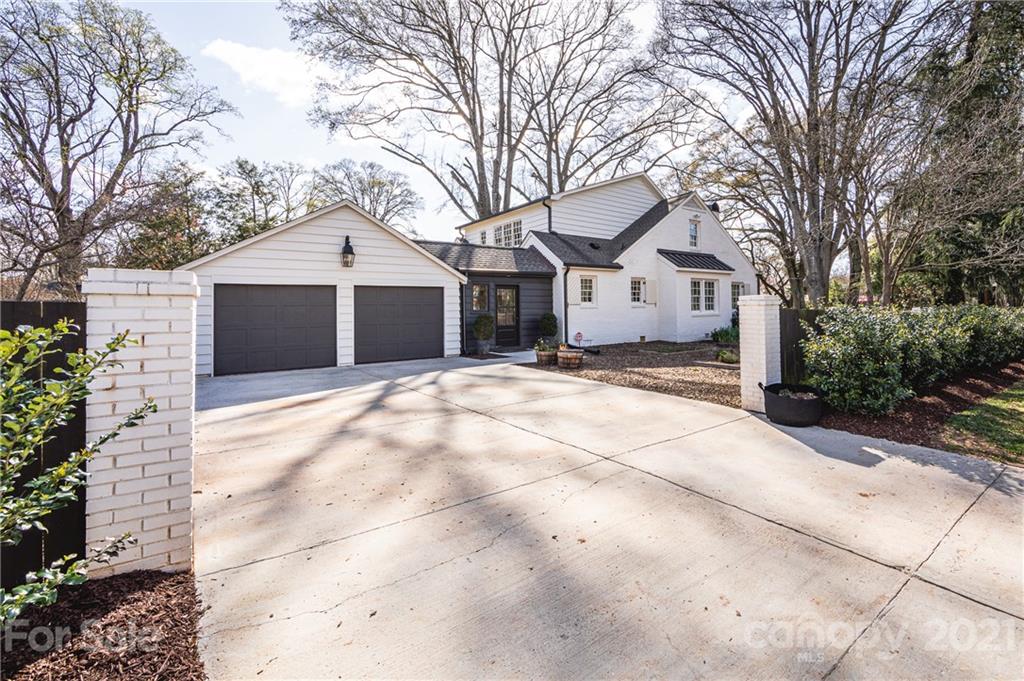 2901 Idlewood Circle Charlotte, NC 28209 - Photo 40 of 48 a front view of a house with a yard