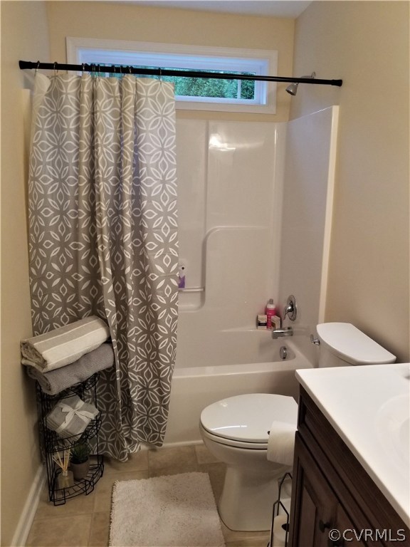 18720 Templeton Road Disputanta, VA 23842 - Photo 37 of 43 Hallbath with transom window above tub for extra l