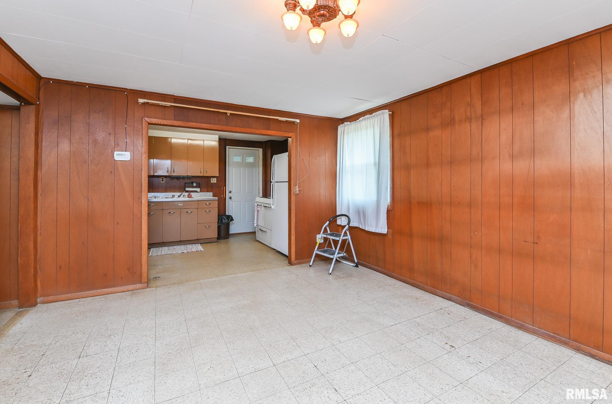 1074 Spring Bay Road East Peoria, IL 61611 - Photo 13 of 21 Gallery Image 13