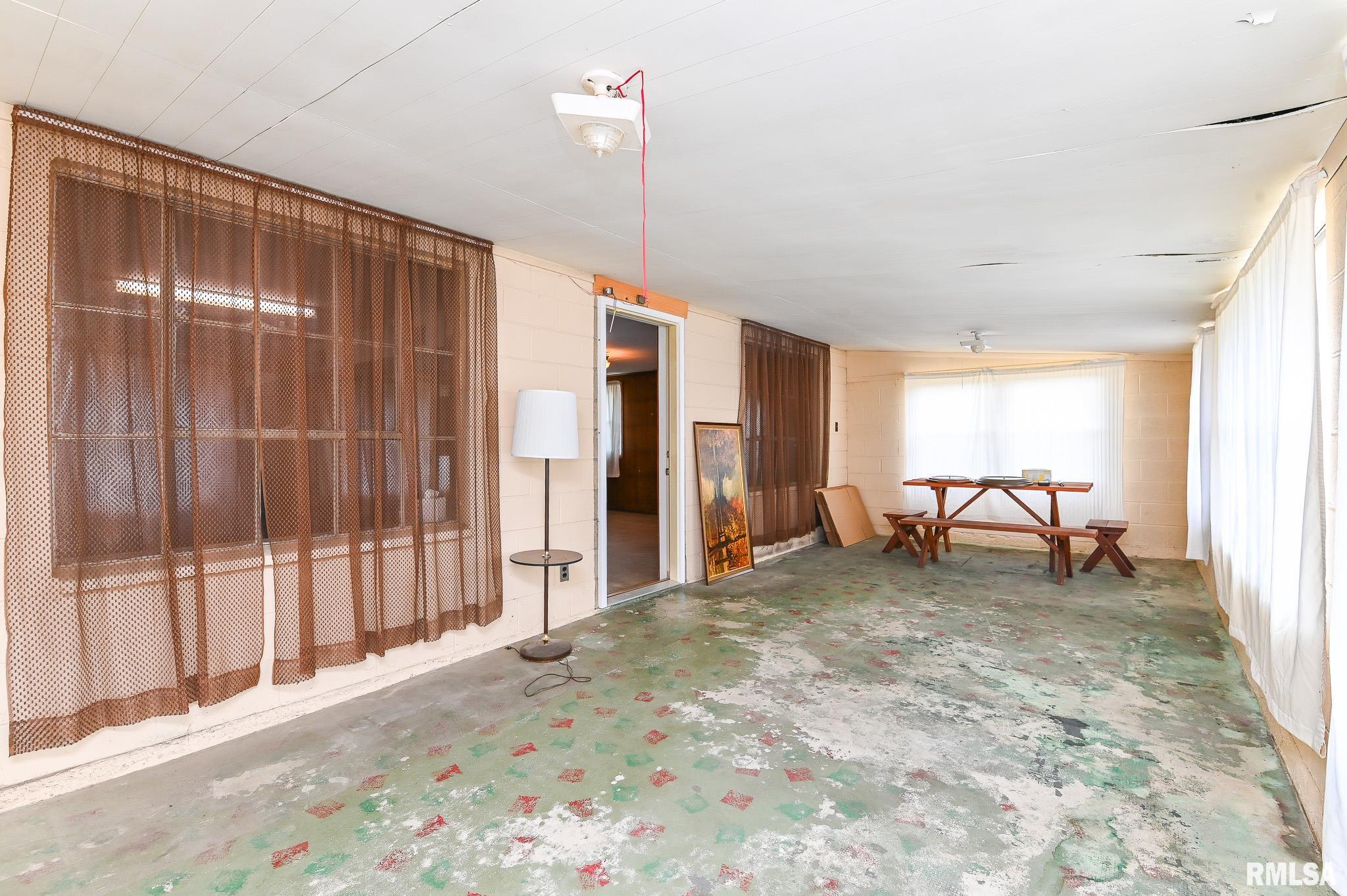 1074 Spring Bay Road East Peoria, IL 61611 - Photo 19 of 21 Gallery Image 19