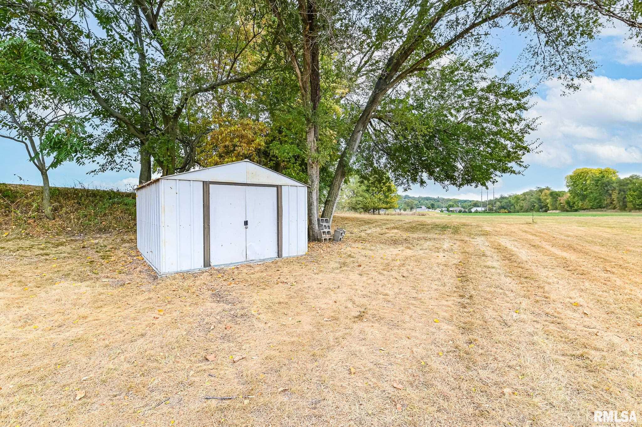 1074 Spring Bay Road East Peoria, IL 61611 - Photo 20 of 21 Gallery Image 20