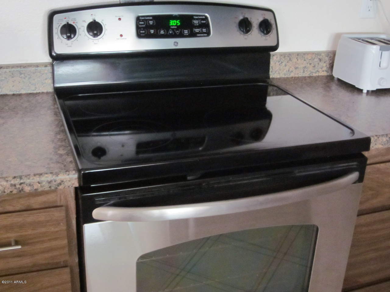 15414 North Ridgeview Road Sun City, AZ 85351 - Photo 3 of 14 Stove and oven