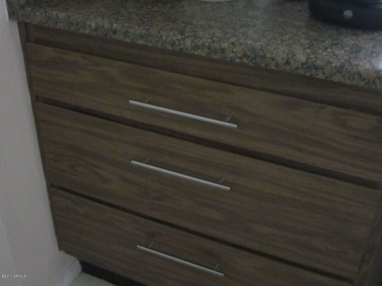 15414 North Ridgeview Road Sun City, AZ 85351 - Photo 6 of 14 Kitchen drawers and countertop