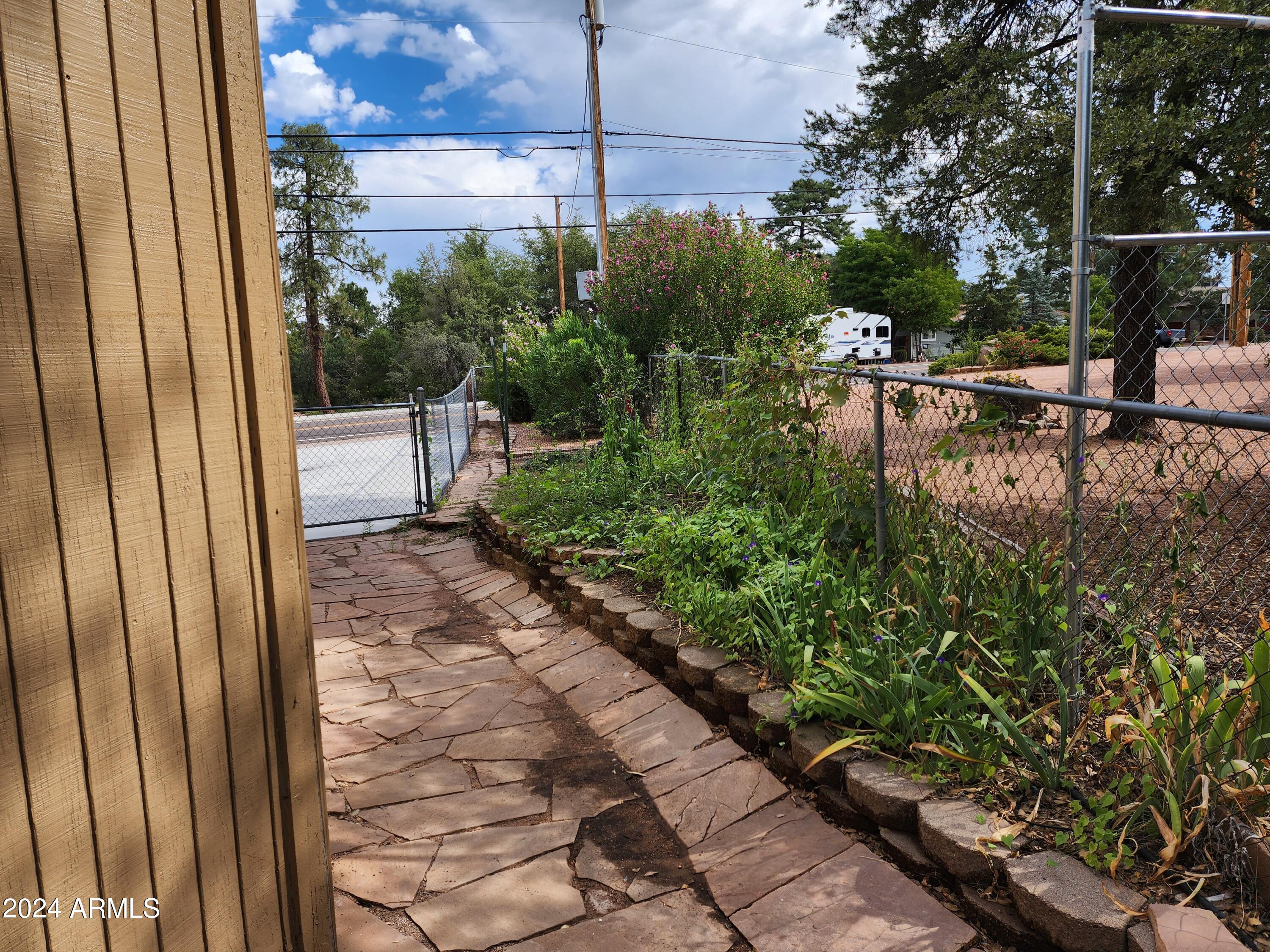 813 East Frontier Street Payson, AZ 85541 - Photo 35 of 37 Side Yard